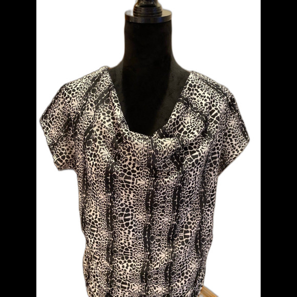 Cato Blouse Womens Plus Size XL Top Cap Sleeve Black & White Print Casual - Picture 2 of 7